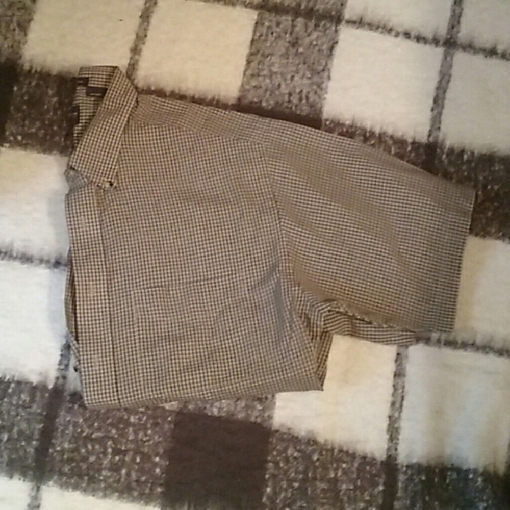 🍁 Arrow short sleeve button down